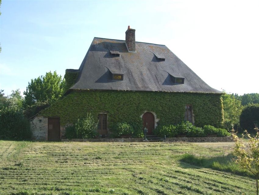 Propriété à la campagne avec maison de caractère et dépendances en pierre Maine et Loire Région Tiercé