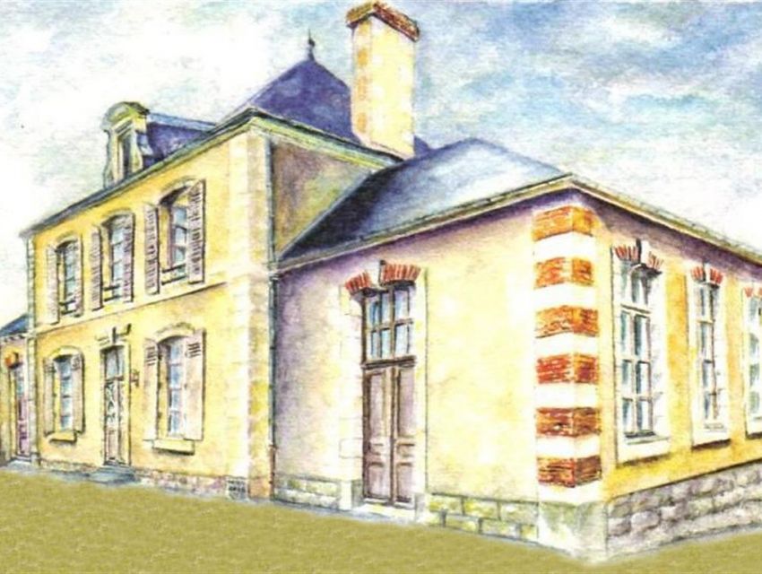 Maison villageoise région Sablé sur Sarthe  Façade percée de  fenêtres et lucarne à fronton