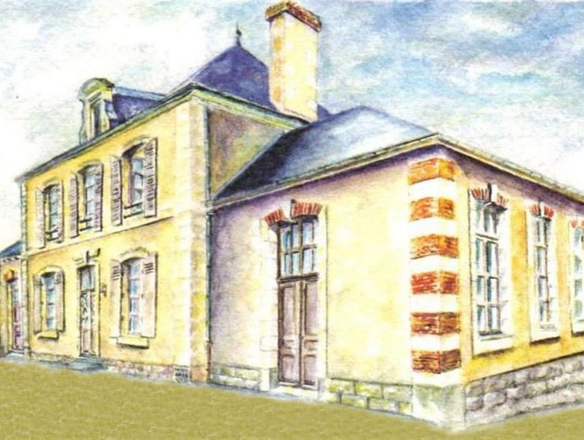 Maison villageoise région Sablé sur Sarthe  Façade percée de  fenêtres et lucarne à fronton