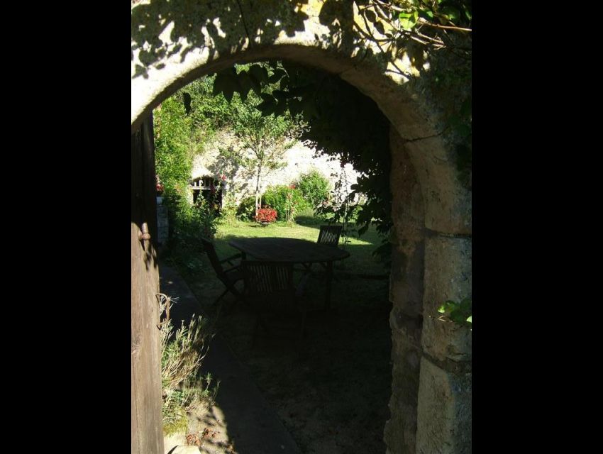 immobilier Sarthe (72) - Maison XVI ème - porte cintrée jambage pierre de taille. 