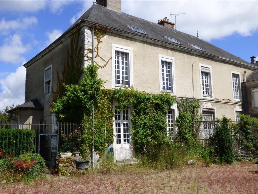 Sablé sur sarthe - maison de maître 18ème avec jardin garage et maison de gardien