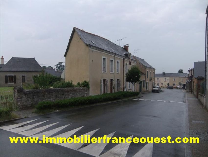 immobilier Sarthe (72):Maison de village 15 minutes Sablé-sur-Sarthe 