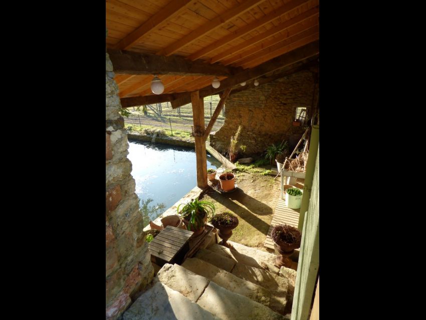 Orangerie avec ravissant lavoir attenant 