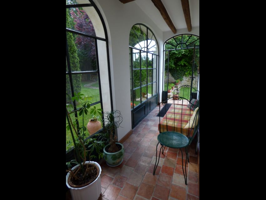 Maison et propriété Sablé sur Sarthe 72300 patio ouvrant sur le jardin.