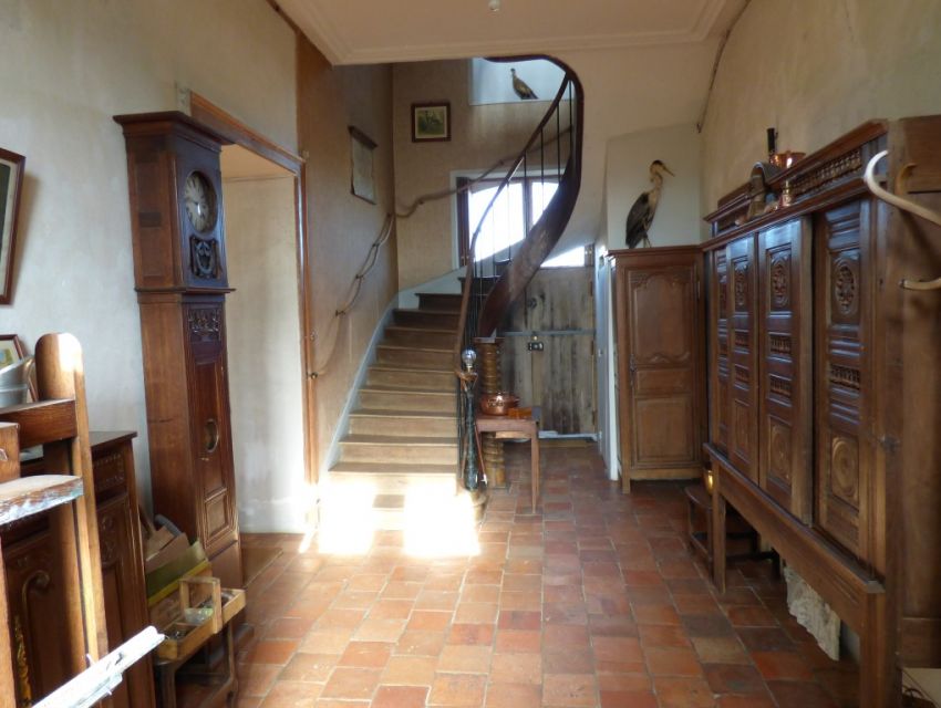 Maison d'époque XIXème - Entrée carrelée de tomettes anciennes - Eclairage traversant