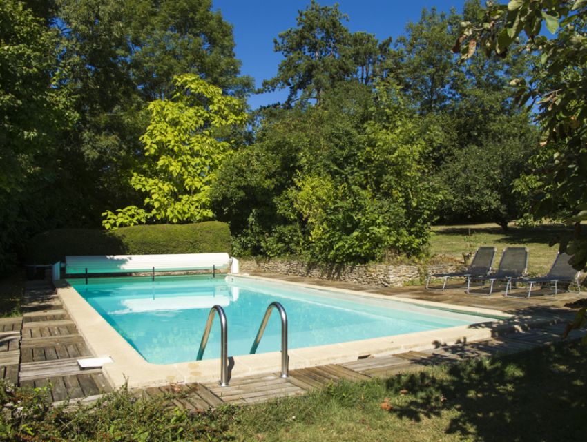 propriete et demeure de caractère région la Suze sur Sarthe - piscine - terrain paysager
