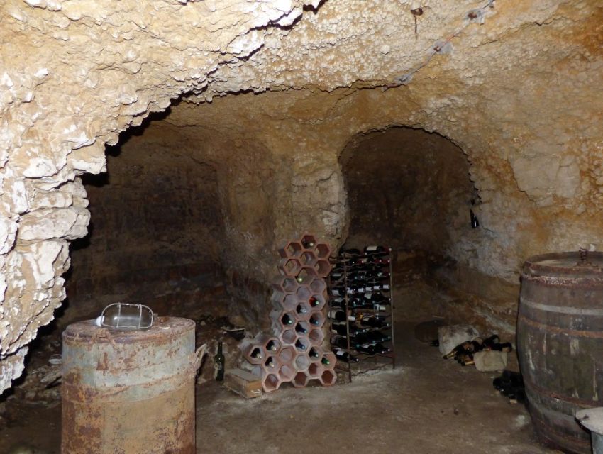 Maison ancienne XVIIème proche La Suze-sur-Sarthe Cave sous roc