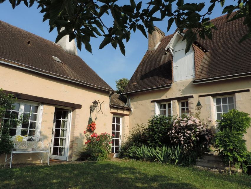 Maison de charme proche de La Suze sur Sarthe Maison ancienne restaurée 1 chambre et salle d'eau en plain-pied jardin et garage