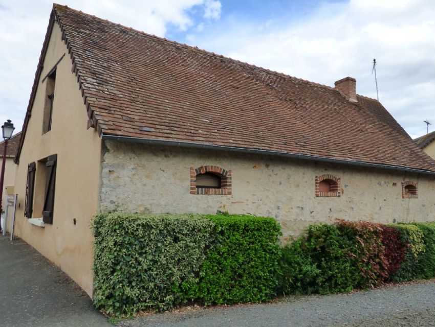 Maison de village habitable en plain-pied avec cour et jardinet proche de Sablé-sur-Sarthe