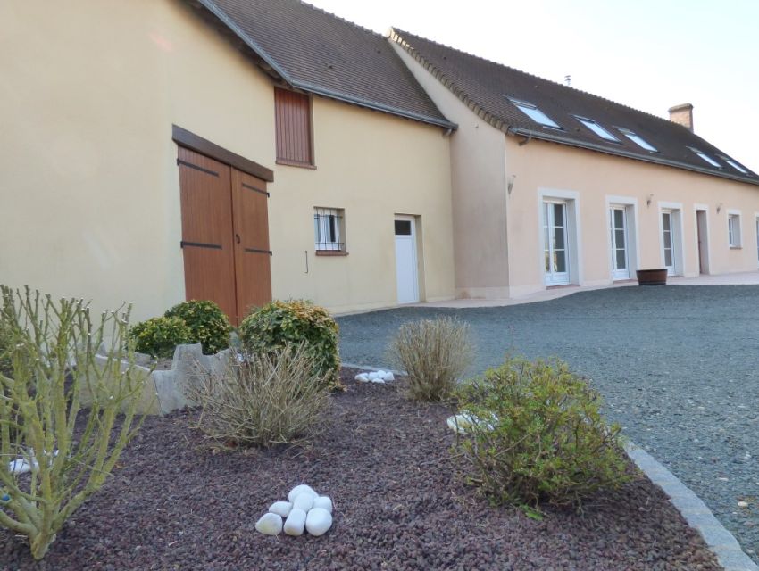 Longère,4 chambres,jardin,dépendances, jardin,10 minutes Sablé-sur-Sarthe,axe Sablé-La Flèche