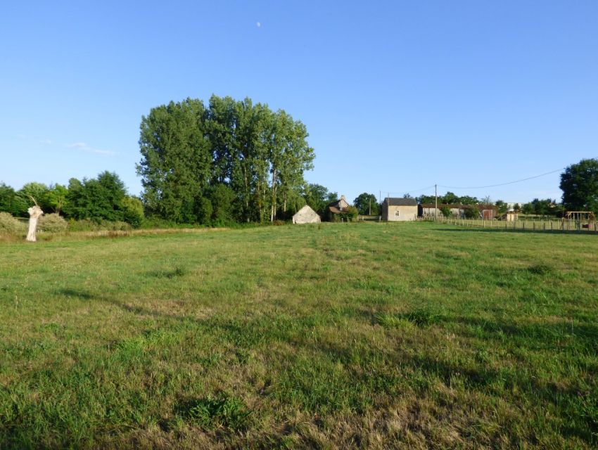 Terrain constructible hors lotissement Environnement bocager proche de la rivière et de l'abbaye de Solesmes Sarthe proche Sablé-sur-Sarthe