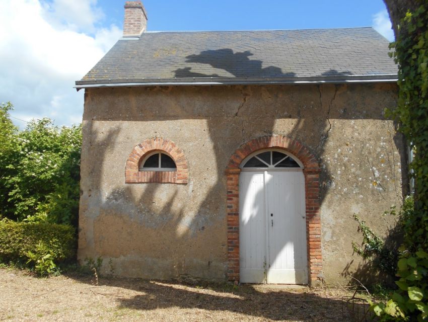 Maison de Maître avec jardin et dépendances Axe Le Mans-Laval région Brulon