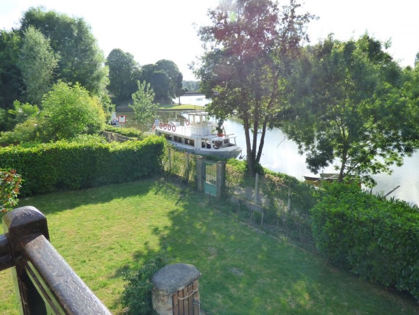 Propriété en bord de Sarthe longère restaurée avec jardin et dépendance Région Sablé-sur-Sarthe