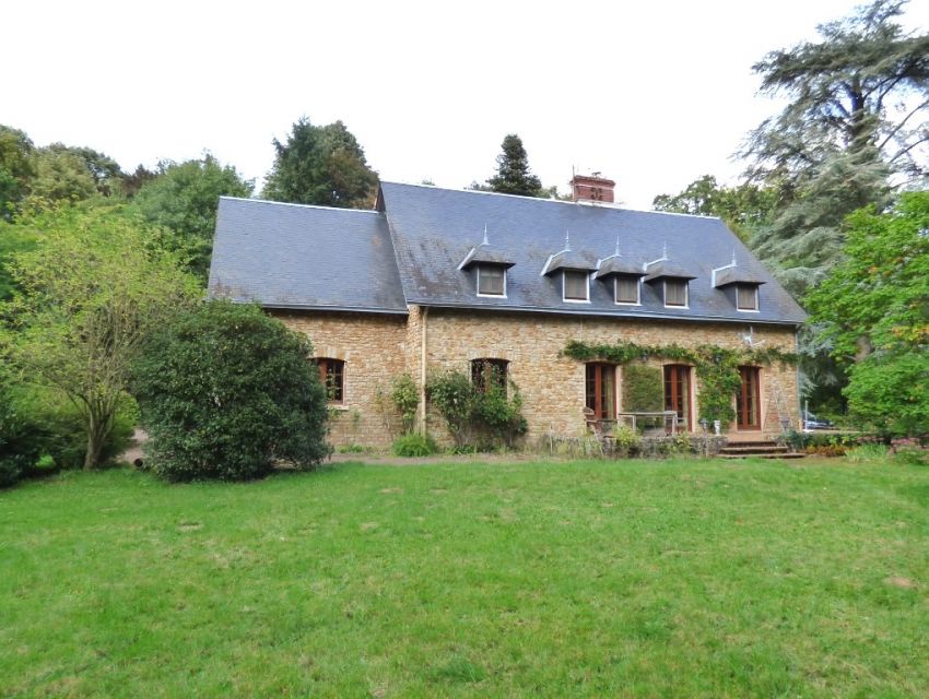 propriété de campagne, maison de charme, bord de rivière, village tous commerces, près Malicorne sur Sarthe