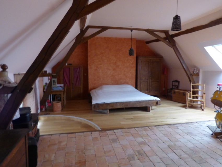 Noyen sur Sarthe Propriété en campagne 72430 Vue de la plus grande des cinq chambres 