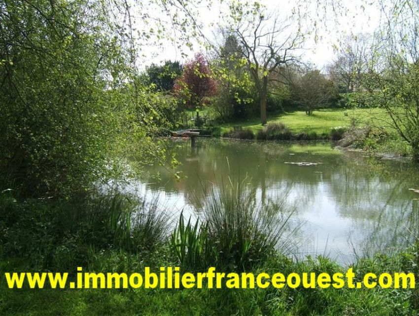 immobilier Sarthe (72300)  - Propriété en bord de Sarthe - 7 minutes centre Sablé