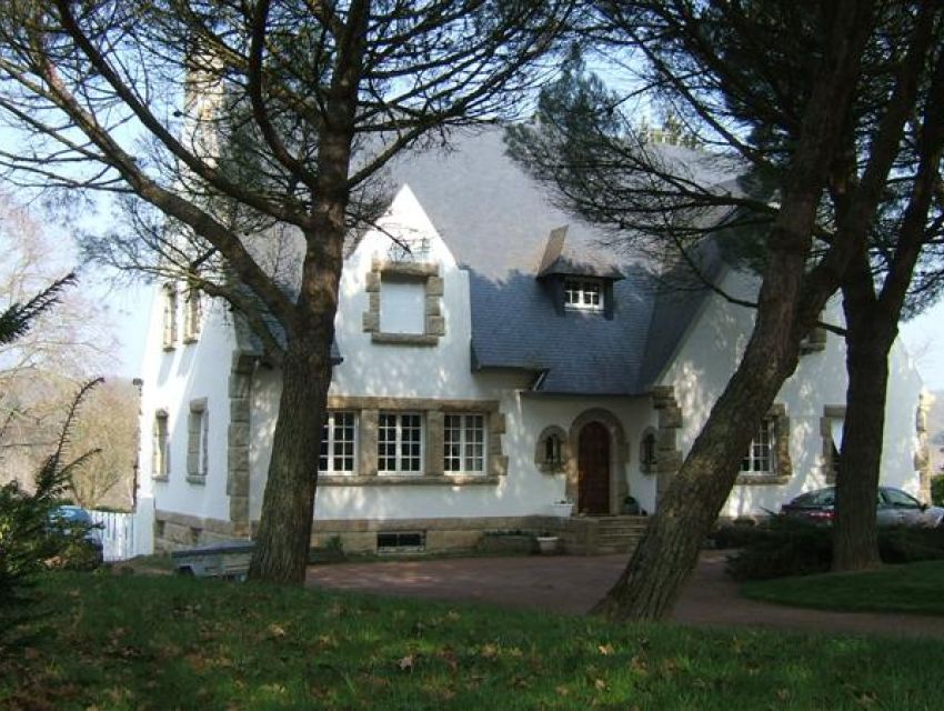 immobilier Sarthe (72) Région de Sablé sur Sarthe -  Demeure de charme et de prestige. Propriété bordée par rivière .