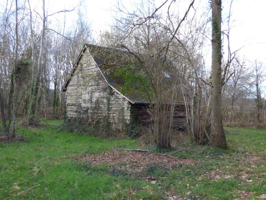 Propriété de Loisirs : Nature - chasse - pêche - Construction en bardage de bois.