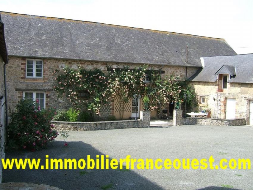 immobilier Sarthe (72):Propriété en bord de rivière  - 5 Minutes Sablé (TGV Paris 1h15)