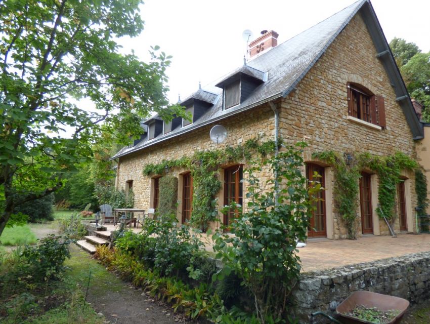 Région Le Mans propriété en bord de rivière parc et dépendances Sarthe