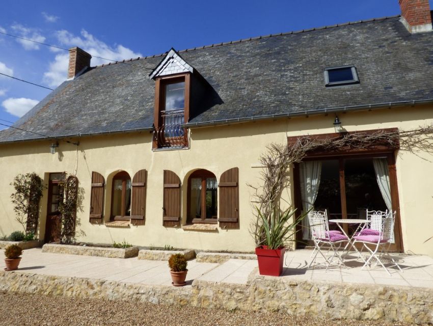 Propriété villageoise Longère restaurée, 4 chambres dont 2 en plain-pied près de Loué