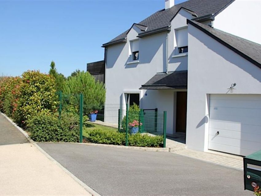 Proche de Laval (53000) - Département Mayenne - Luxueuse villa contemporaine 