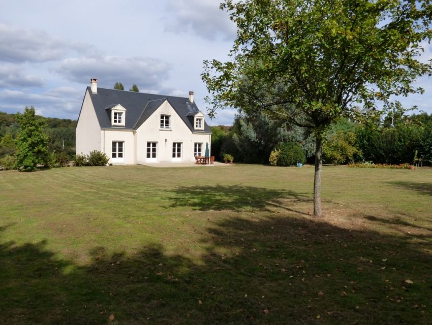 Maison Solesmes 72300 avec terrain paysager (5000 m²)