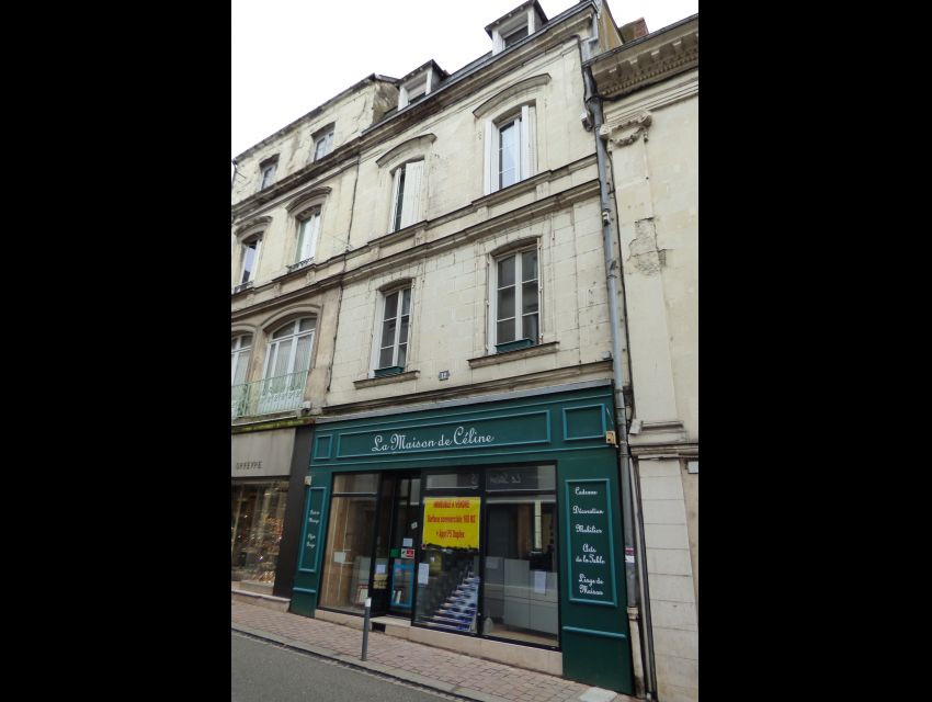 magasin et immeuble Sablé sur Sarthe centre ville 