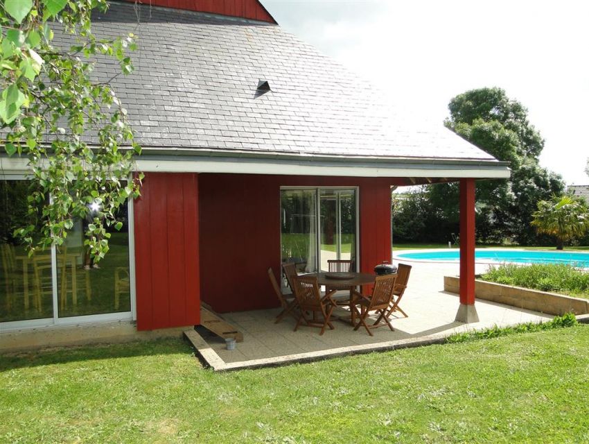 Villa contemporaine avec terrasse et piscine