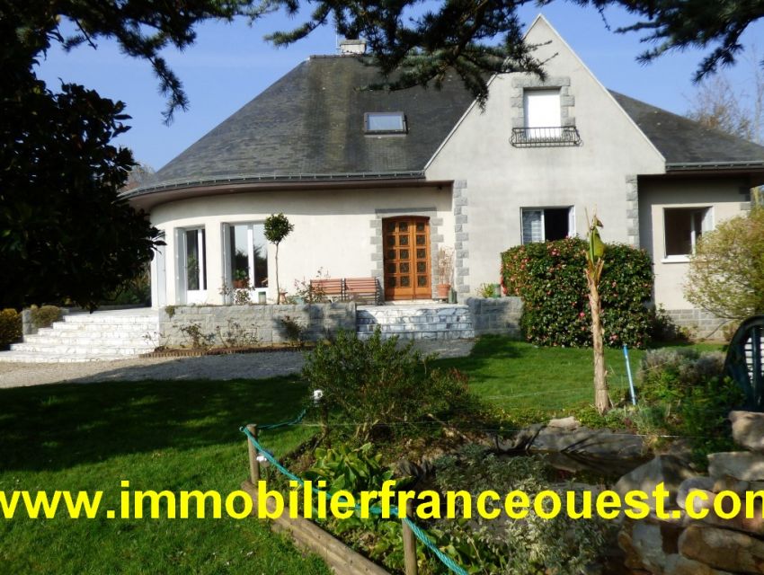 immobilier Pays de Loire - Immobilier Sarthe (72) : Villa spacieuse et confortable Sablé sur Sarthe (1h15 Paris TGV)